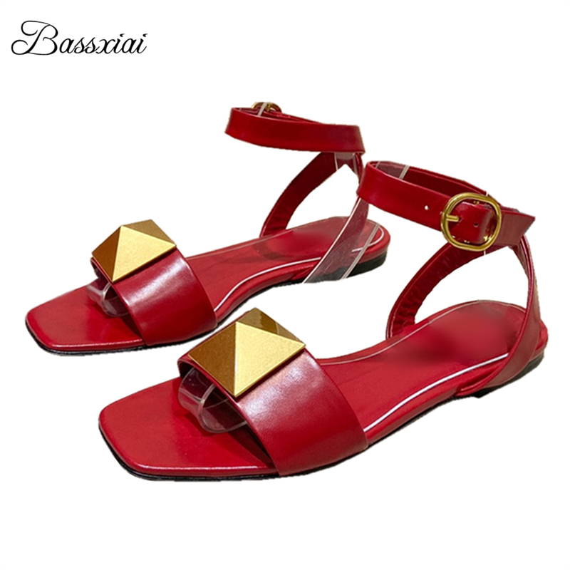 Big Rivet Buckle Decor Sandals - Women'S Shoes Big Feet avaliação e preço
